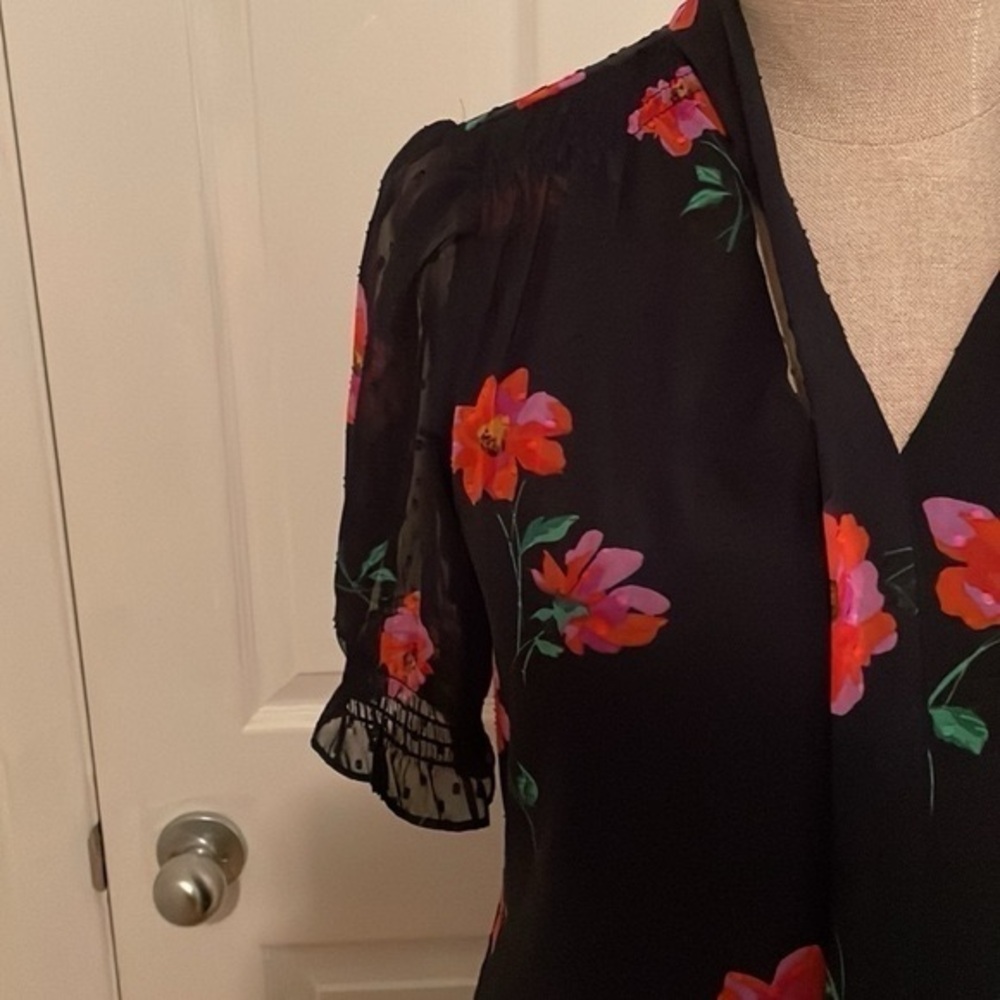 DKNY Dress Size 8 Navy Floral Chiffon Tie Neck Short Sleeve - Picture 4 of 12